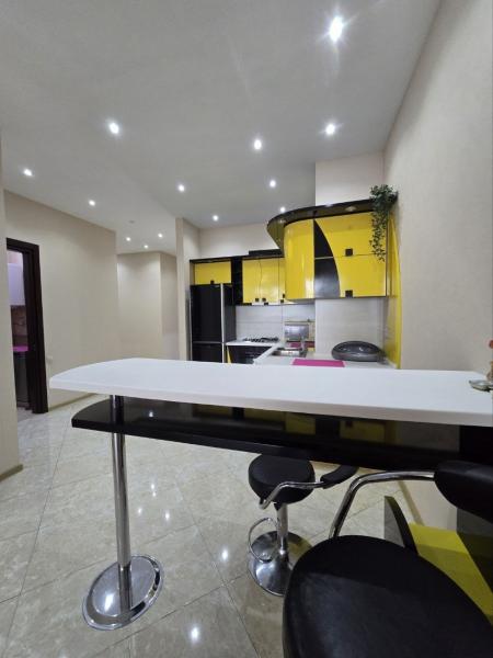 Квартира 3-комн,  150 м²,  11/27 эт.   на длительный срок
